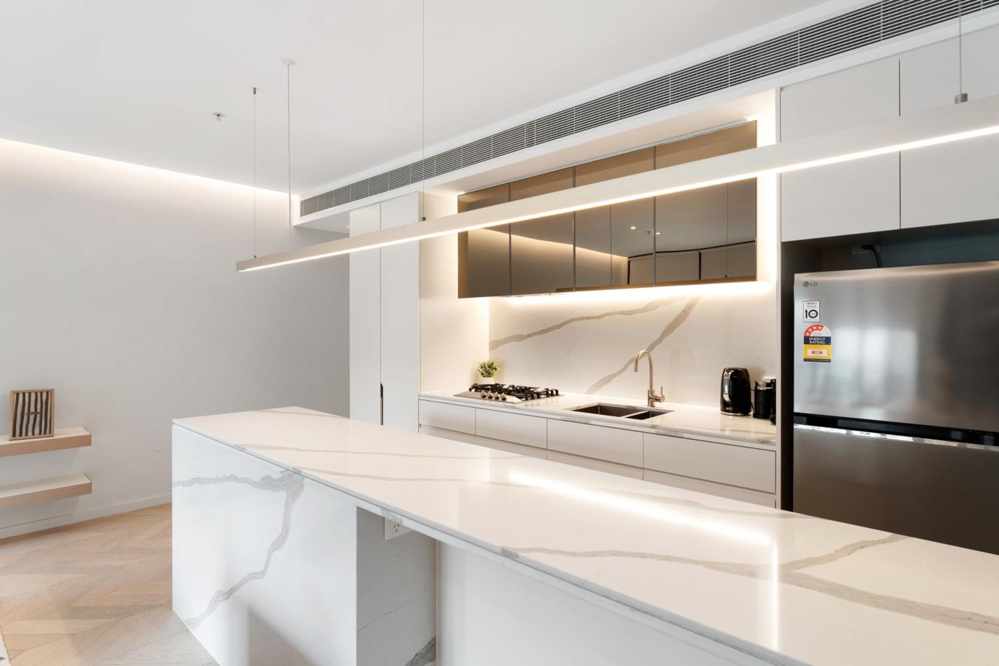 Luxury 2br 2ba & Free Parking - 5 Min Walk To Town Hall & Darling Harbour *