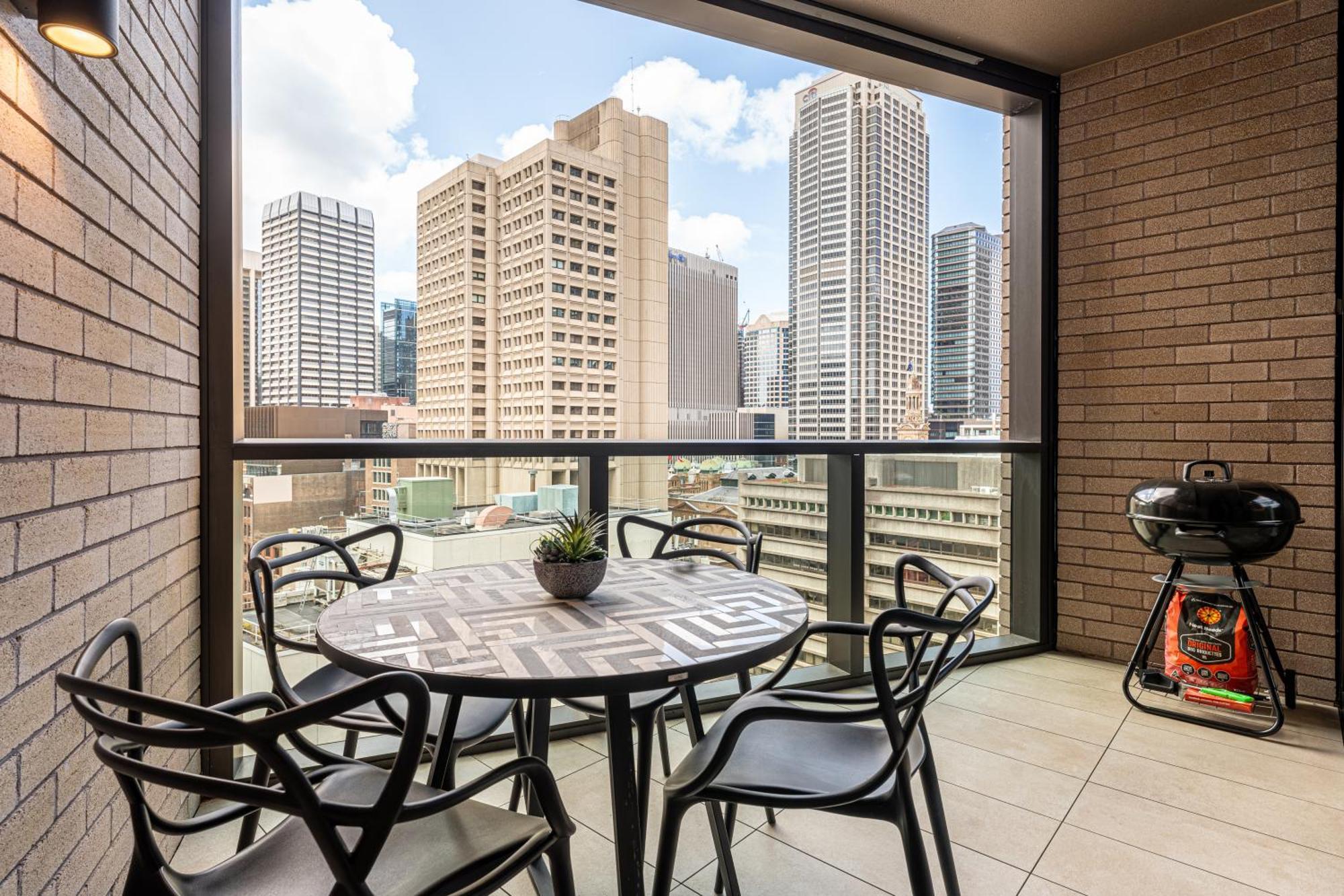 Luxury 2br 2ba & Free Parking - 5 Min Walk To Town Hall & Darling Harbour Sydney