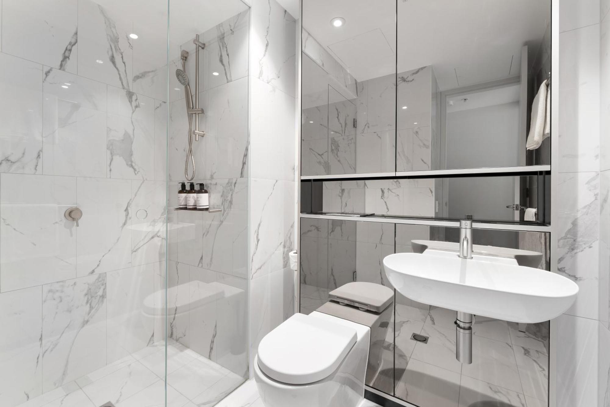 Luxury 2br 2ba & Free Parking - 5 Min Walk To Town Hall & Darling Harbour Sydney
