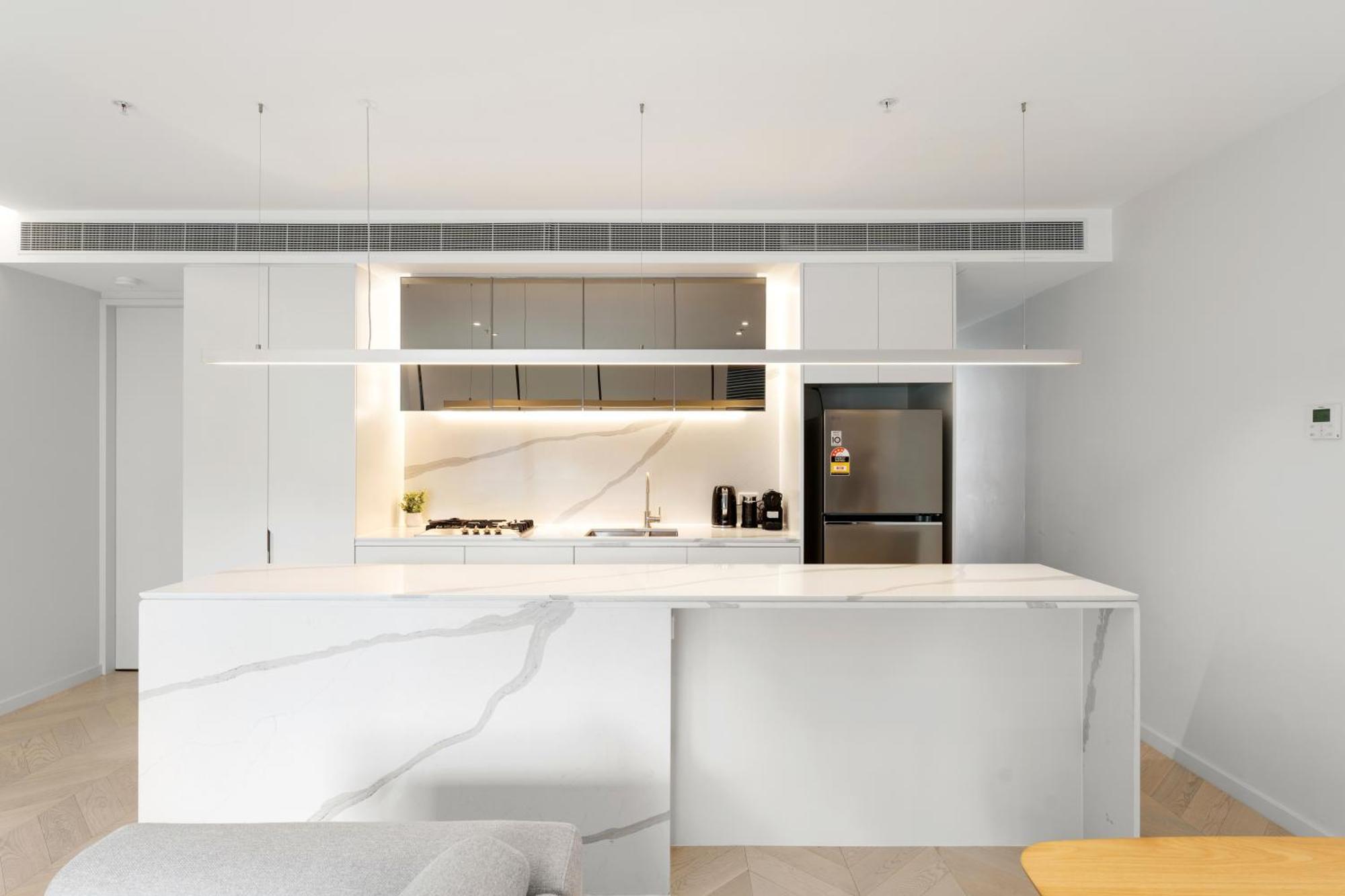 Luxury 2br 2ba & Free Parking - 5 Min Walk To Town Hall & Darling Harbour